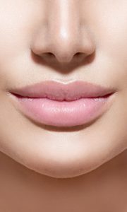 Lippenaufspritzen, volle Lippen, Kussmund